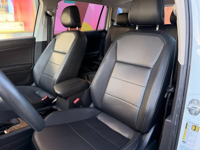 Volkswagen Tiguan Vehicle Full-screen Gallery Image 10