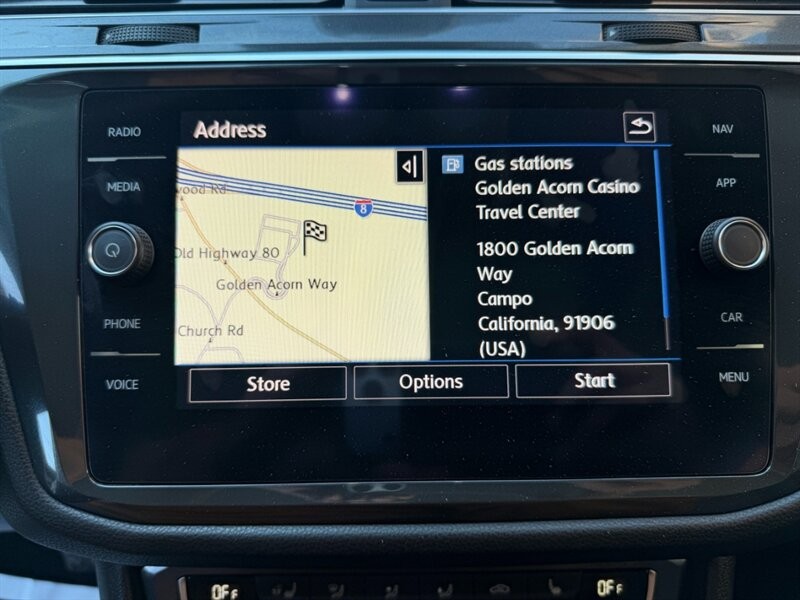 Volkswagen Tiguan Vehicle Full-screen Gallery Image 14