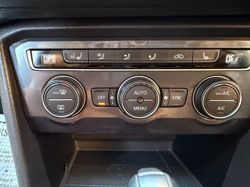 Volkswagen Tiguan Vehicle Full-screen Gallery Image 15