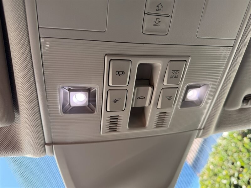 Volkswagen Tiguan Vehicle Full-screen Gallery Image 17