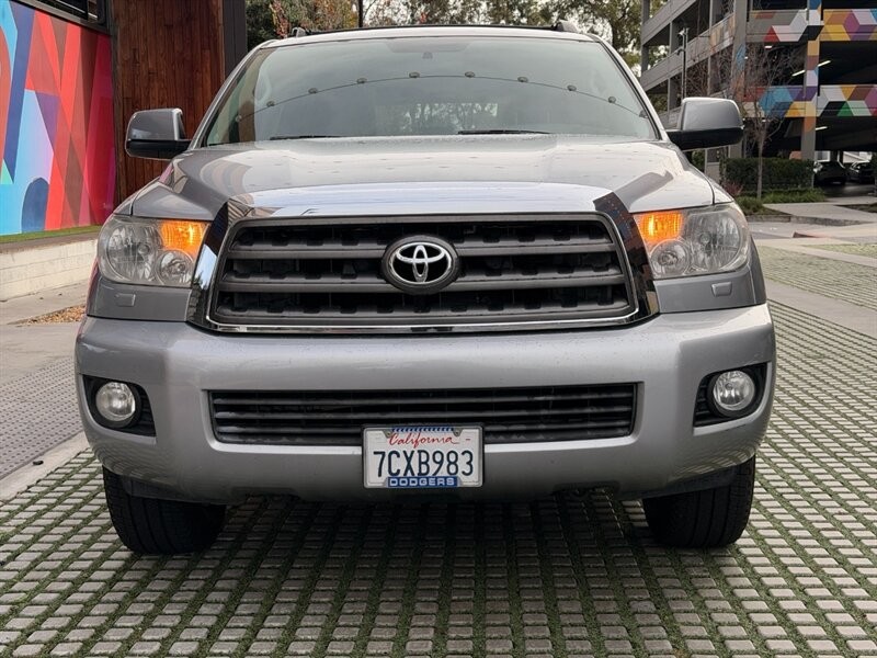 Toyota Sequoia Vehicle Full-screen Gallery Image 2