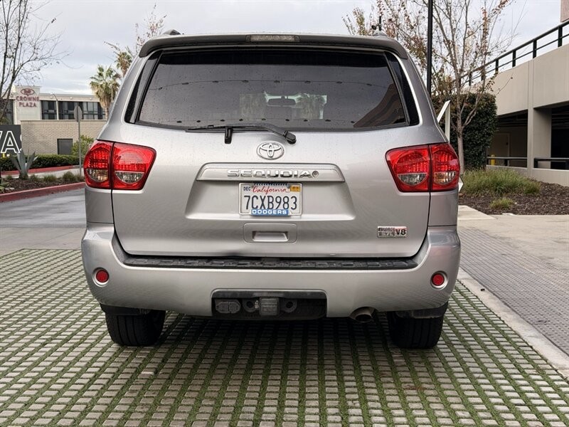 Toyota Sequoia Vehicle Full-screen Gallery Image 6