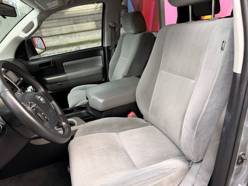 Toyota Sequoia Vehicle Full-screen Gallery Image 8