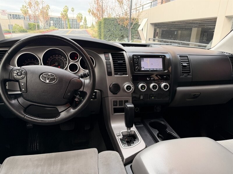 Toyota Sequoia Vehicle Full-screen Gallery Image 10