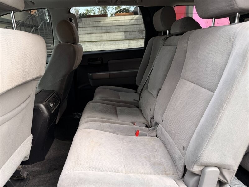 Toyota Sequoia Vehicle Full-screen Gallery Image 13