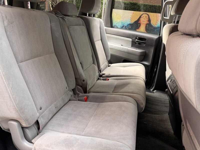 Toyota Sequoia Vehicle Full-screen Gallery Image 14