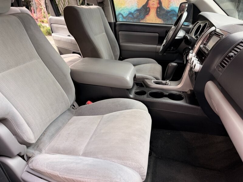 Toyota Sequoia Vehicle Full-screen Gallery Image 16