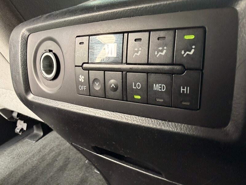 Toyota Sequoia Vehicle Full-screen Gallery Image 17