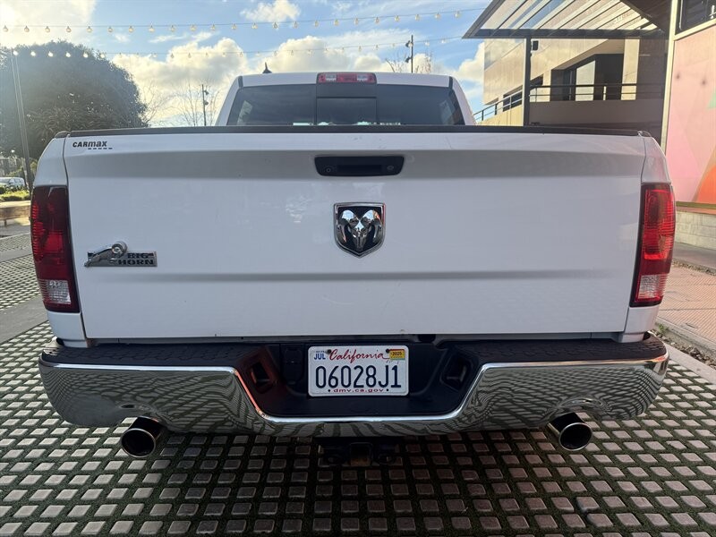 Ram 1500 Vehicle Full-screen Gallery Image 3