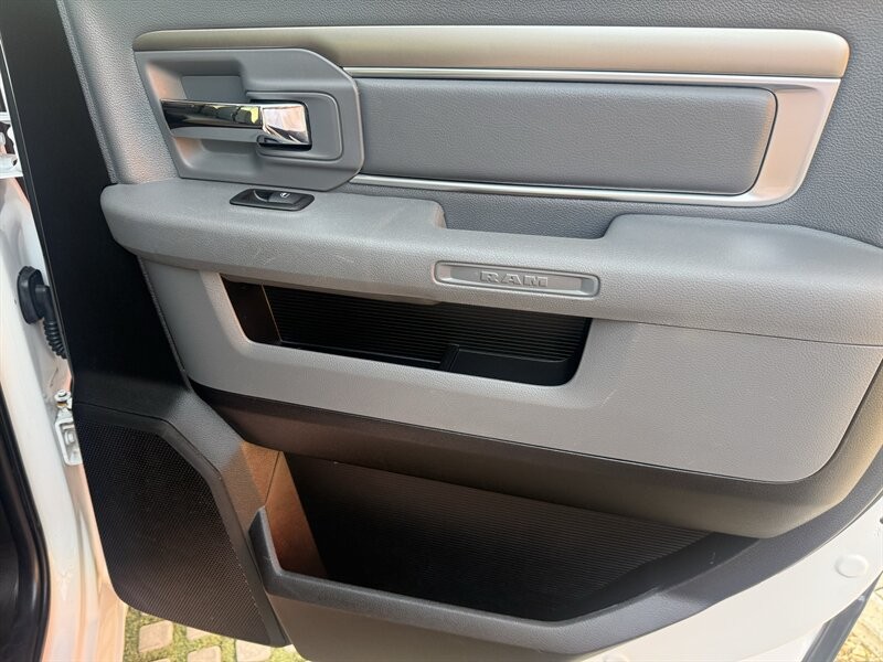 Ram 1500 Vehicle Full-screen Gallery Image 11