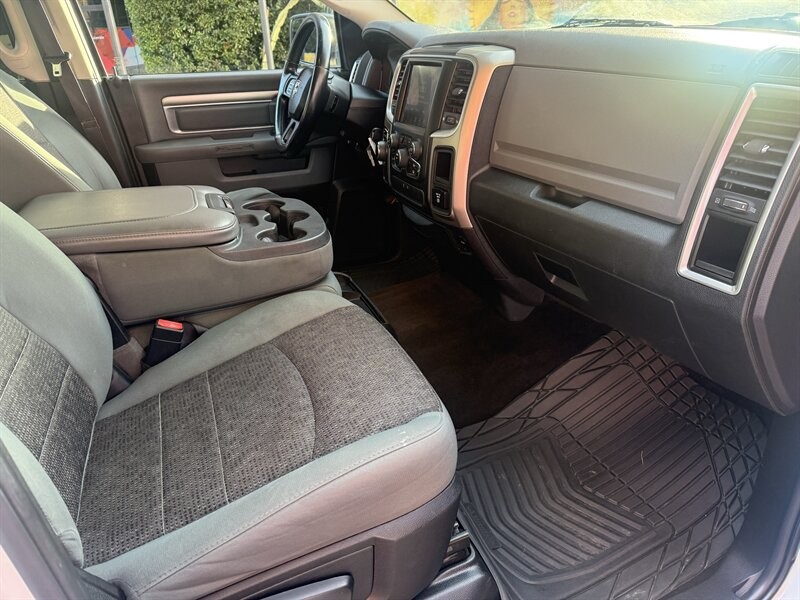 Ram 1500 Vehicle Full-screen Gallery Image 13