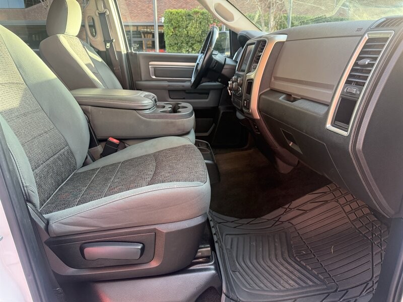 Ram 1500 Vehicle Full-screen Gallery Image 15