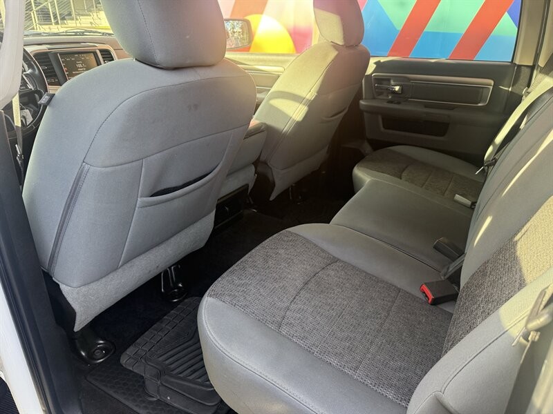 Ram 1500 Vehicle Full-screen Gallery Image 16