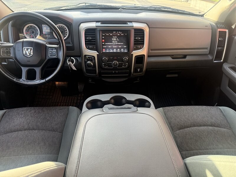 Ram 1500 Vehicle Full-screen Gallery Image 18