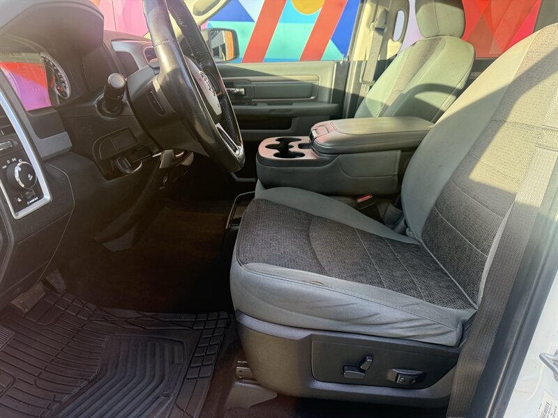 Ram 1500 Vehicle Full-screen Gallery Image 23