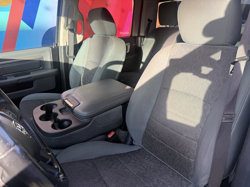 Ram 1500 Vehicle Full-screen Gallery Image 24