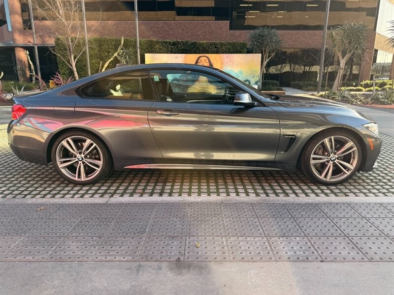 BMW 4 Series Vehicle Full-screen Gallery Image 4