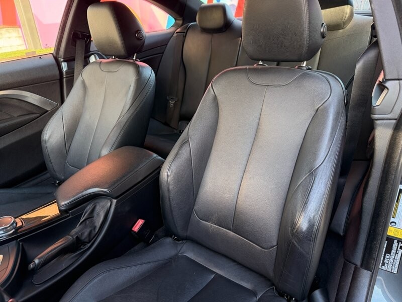 BMW 4 Series Vehicle Full-screen Gallery Image 12