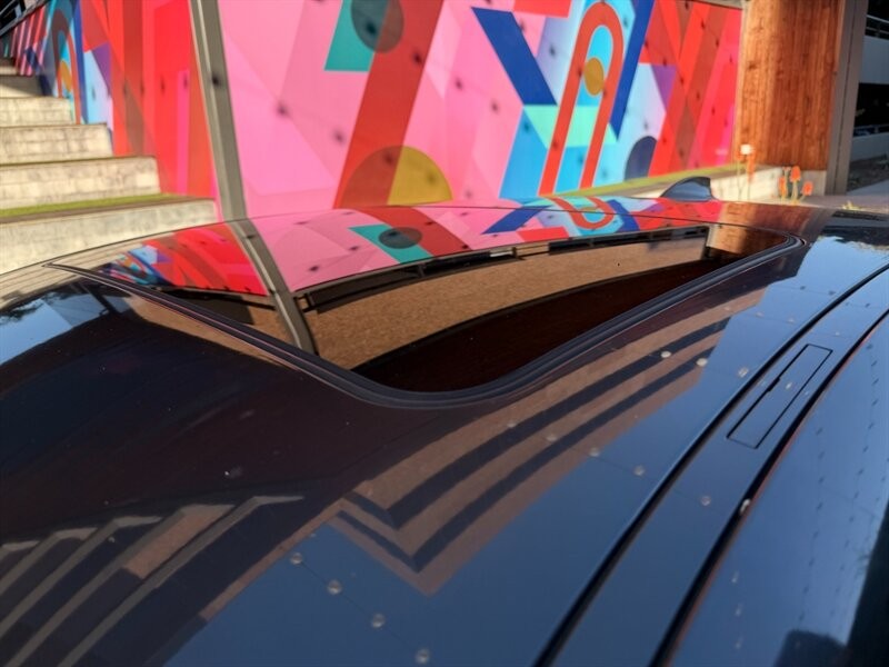 BMW 4 Series Vehicle Full-screen Gallery Image 13