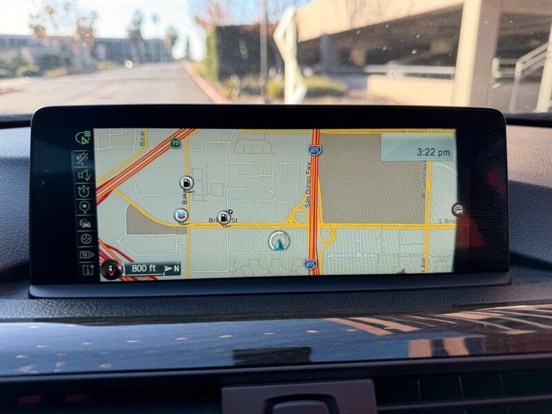 BMW 4 Series Vehicle Full-screen Gallery Image 15