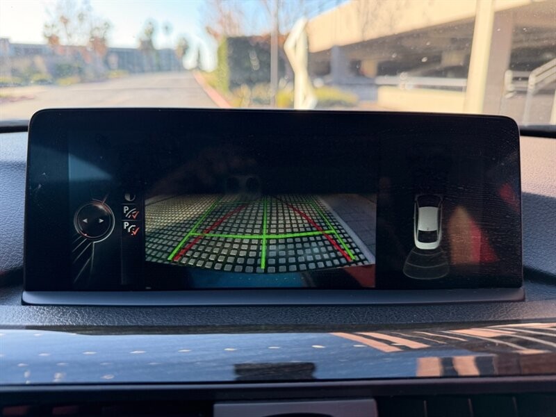 BMW 4 Series Vehicle Full-screen Gallery Image 16