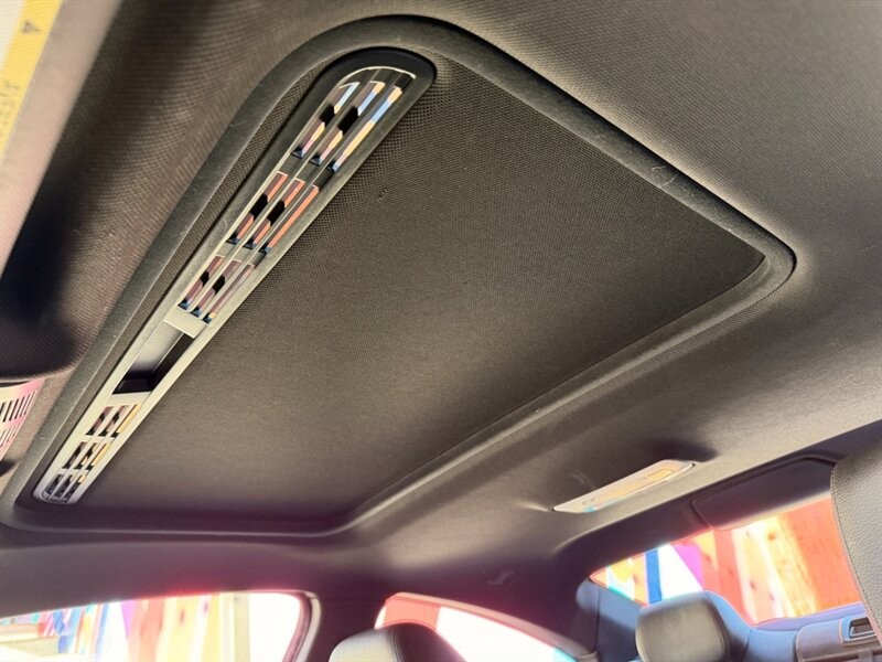 BMW 4 Series Vehicle Full-screen Gallery Image 17