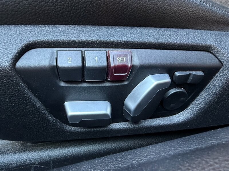 BMW 4 Series Vehicle Full-screen Gallery Image 18