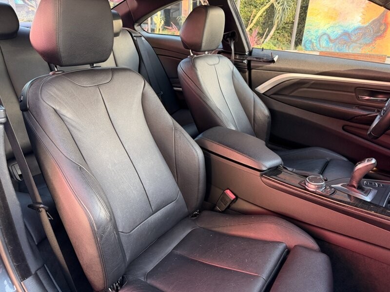 BMW 4 Series Vehicle Full-screen Gallery Image 19