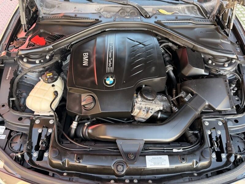 BMW 4 Series Vehicle Full-screen Gallery Image 20