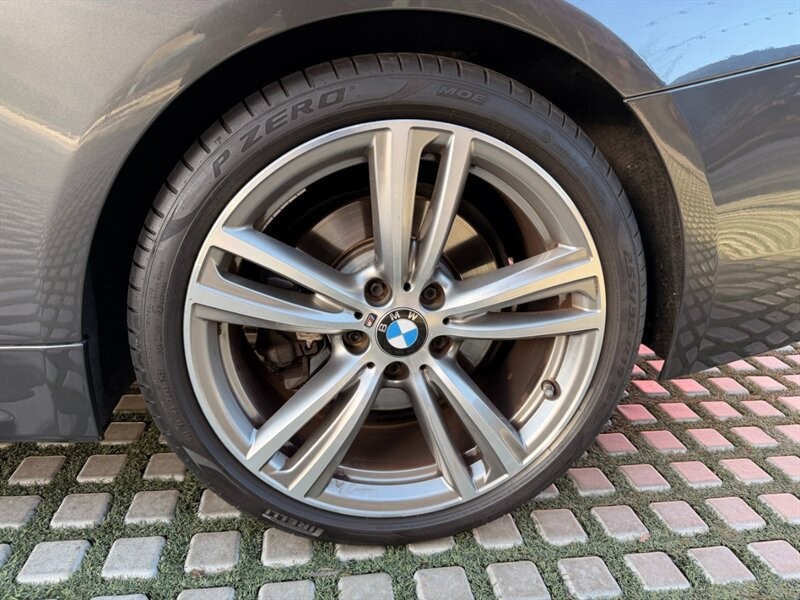 BMW 4 Series Vehicle Full-screen Gallery Image 23