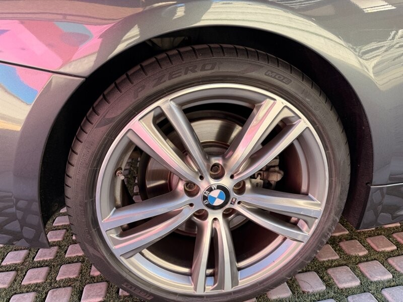 BMW 4 Series Vehicle Full-screen Gallery Image 24