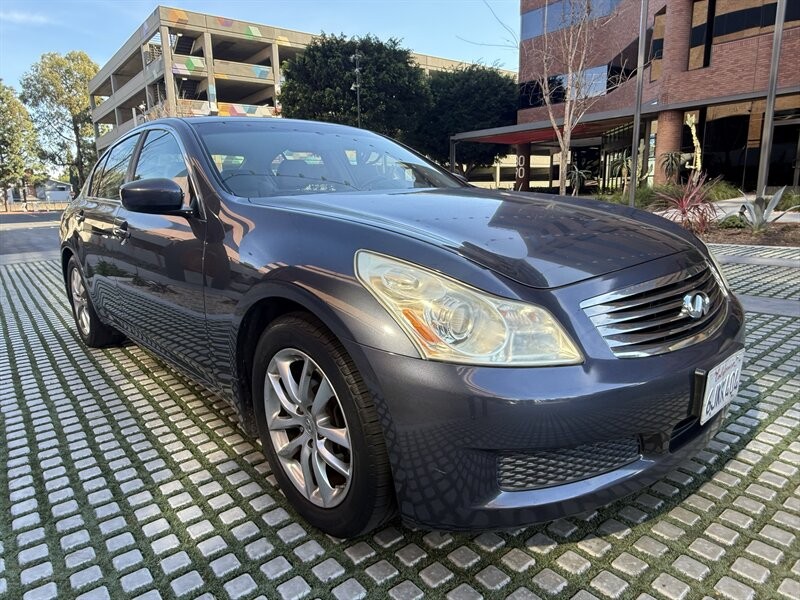 INFINITI G37 Sedan Vehicle Full-screen Gallery Image 6