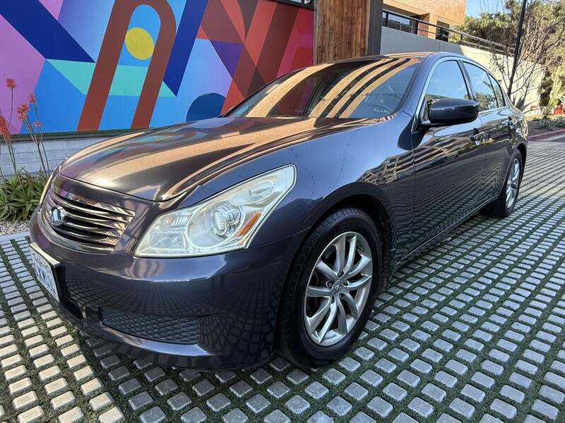 INFINITI G37 Sedan Vehicle Full-screen Gallery Image 10