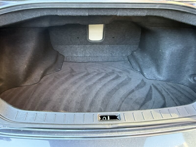 INFINITI G37 Sedan Vehicle Full-screen Gallery Image 21