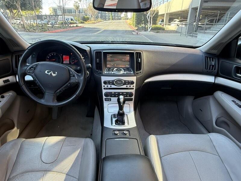 INFINITI G37 Sedan Vehicle Full-screen Gallery Image 22