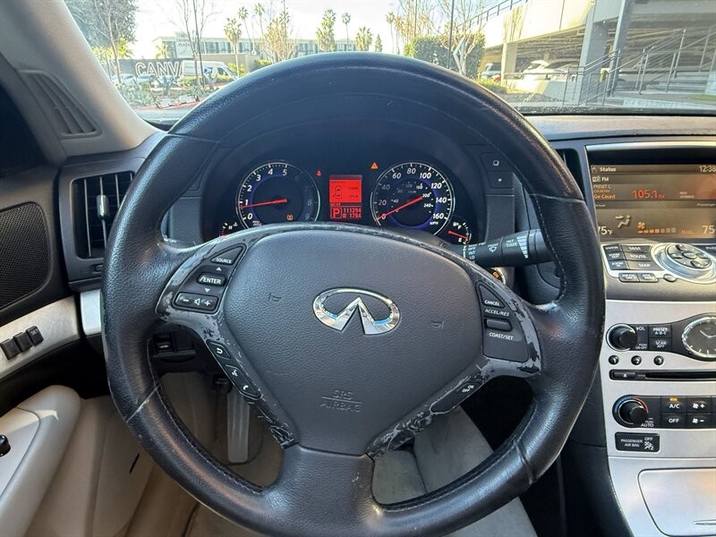 INFINITI G37 Sedan Vehicle Full-screen Gallery Image 24