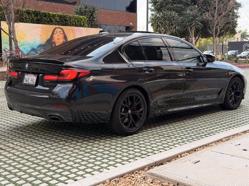 BMW 5 Series Vehicle Full-screen Gallery Image 5