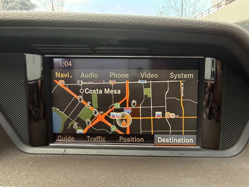 Mercedes-Benz E-Class Vehicle Full-screen Gallery Image 11