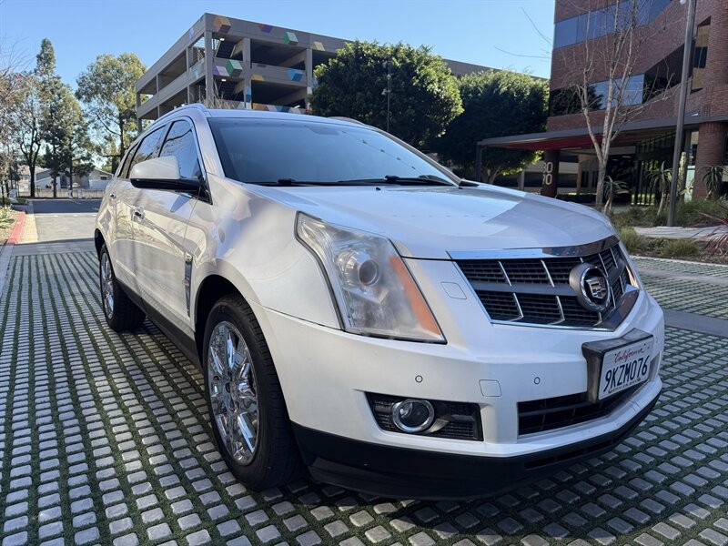 Cadillac SRX Vehicle Full-screen Gallery Image 07