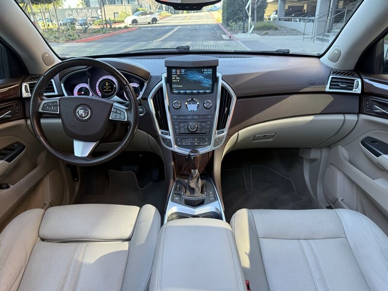 Cadillac SRX Vehicle Full-screen Gallery Image 20