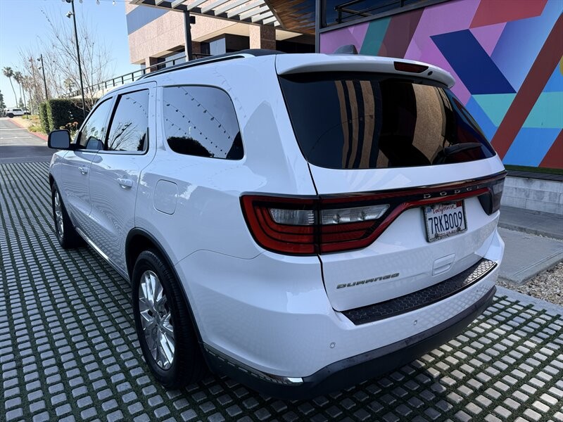 Dodge Durango Vehicle Full-screen Gallery Image 3