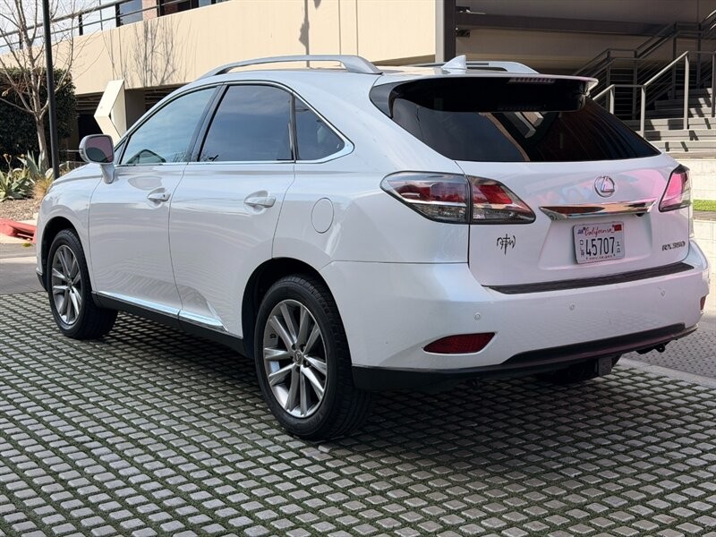 Lexus RX 350 Vehicle Full-screen Gallery Image 4