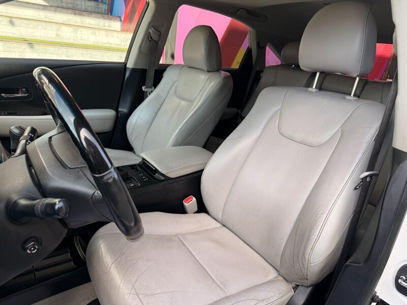 Lexus RX 350 Vehicle Full-screen Gallery Image 8