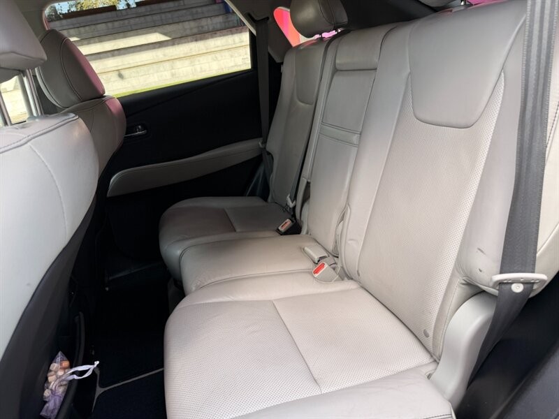 Lexus RX 350 Vehicle Full-screen Gallery Image 9