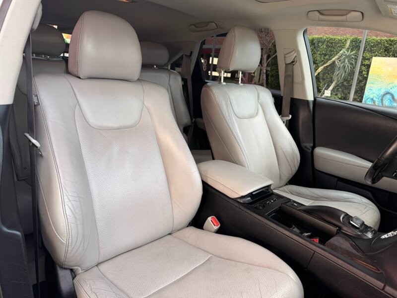 Lexus RX 350 Vehicle Full-screen Gallery Image 13