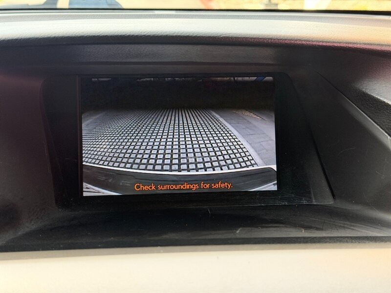 Lexus RX 350 Vehicle Full-screen Gallery Image 15