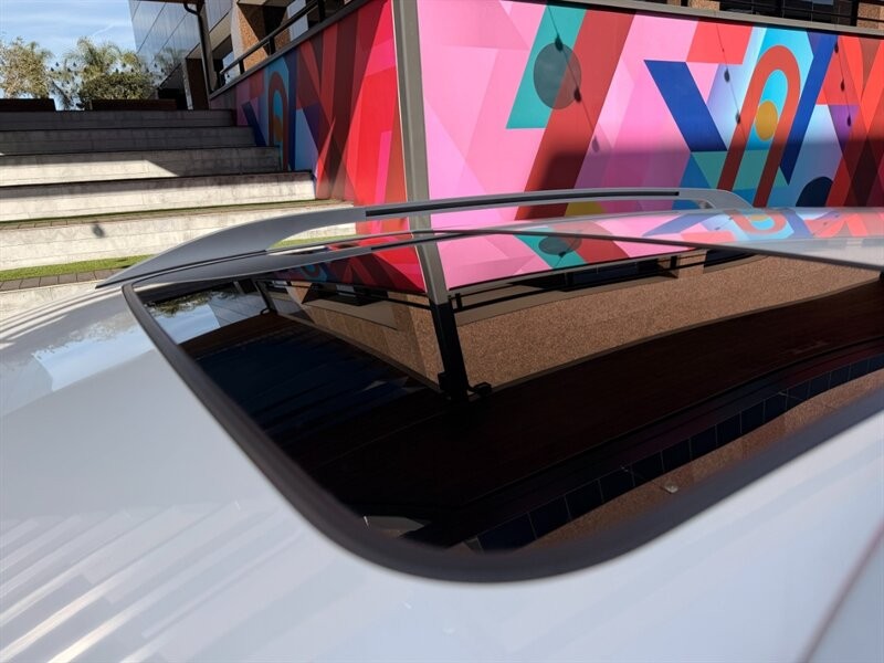 Lexus RX 350 Vehicle Full-screen Gallery Image 17