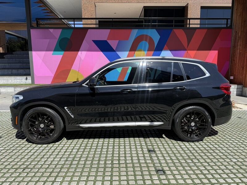 BMW X3 Vehicle Full-screen Gallery Image 02