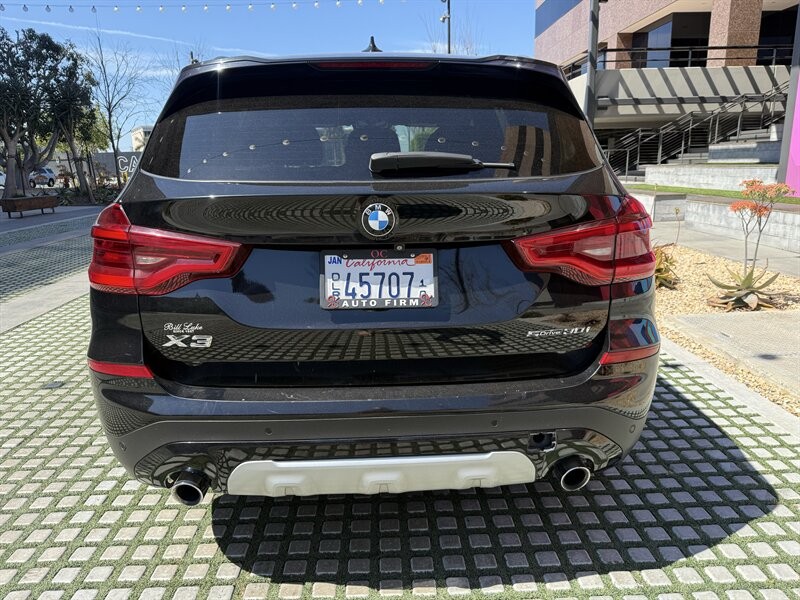 BMW X3 Vehicle Full-screen Gallery Image 04