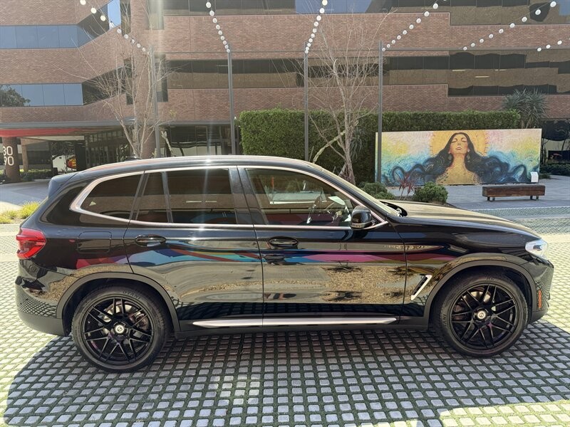 BMW X3 Vehicle Full-screen Gallery Image 06